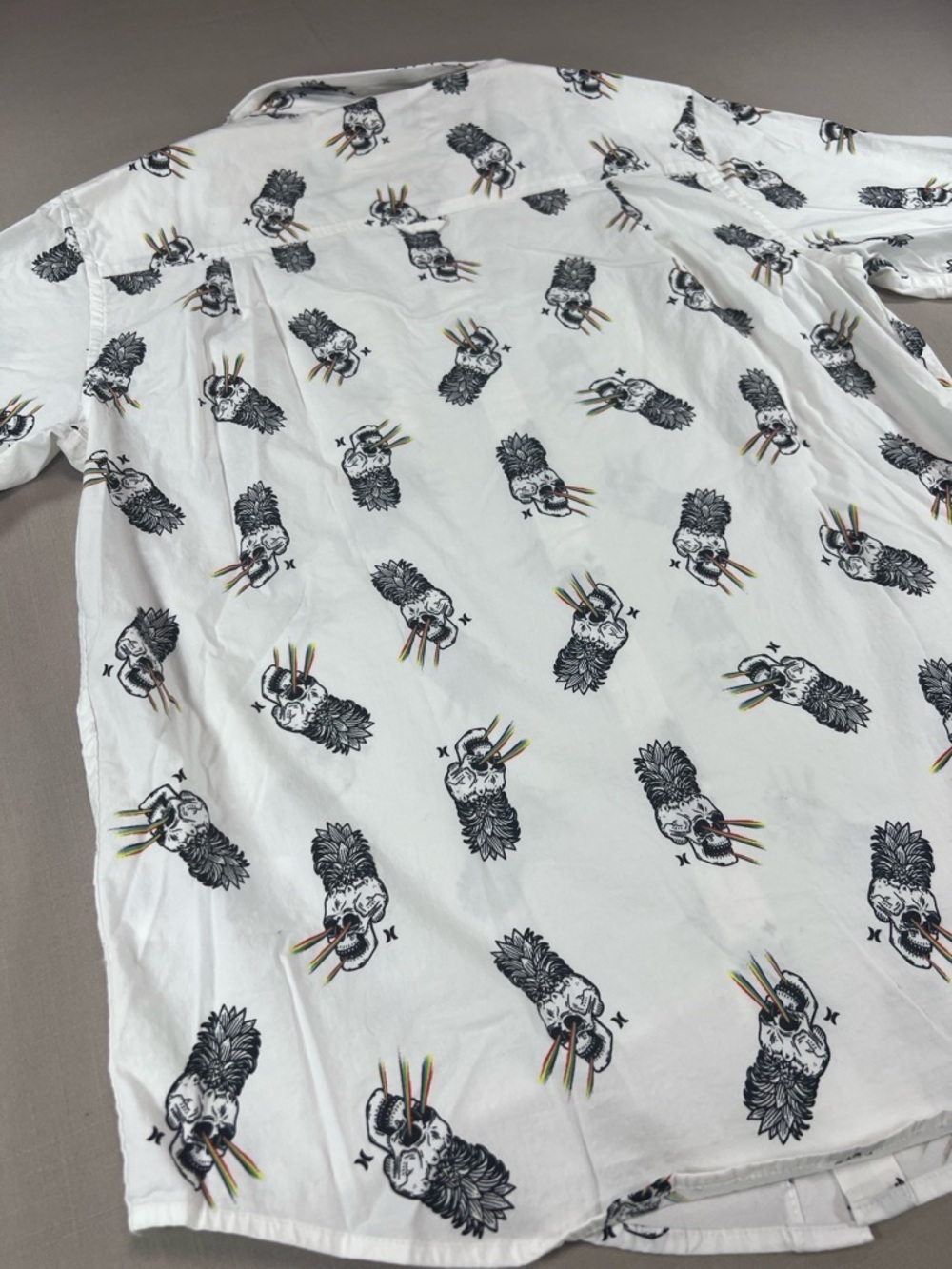 Hurley Men’s S White Skull Pineapple Print Short Sleeve Button Down Stretch Fit - Picture 9 of 10